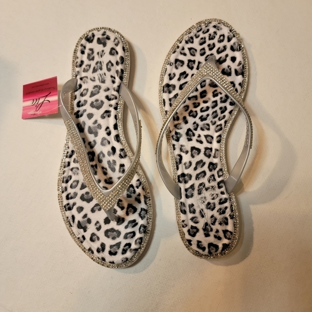Lia Bedazzled Flip Flop Size 9 cheetah print new in box